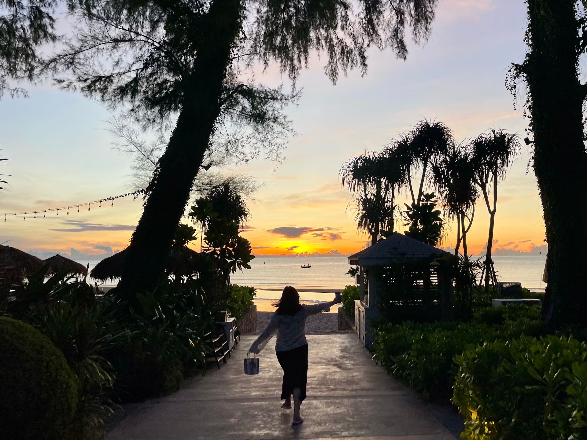 华欣,早上 6 点去酒店外的海滩看日出